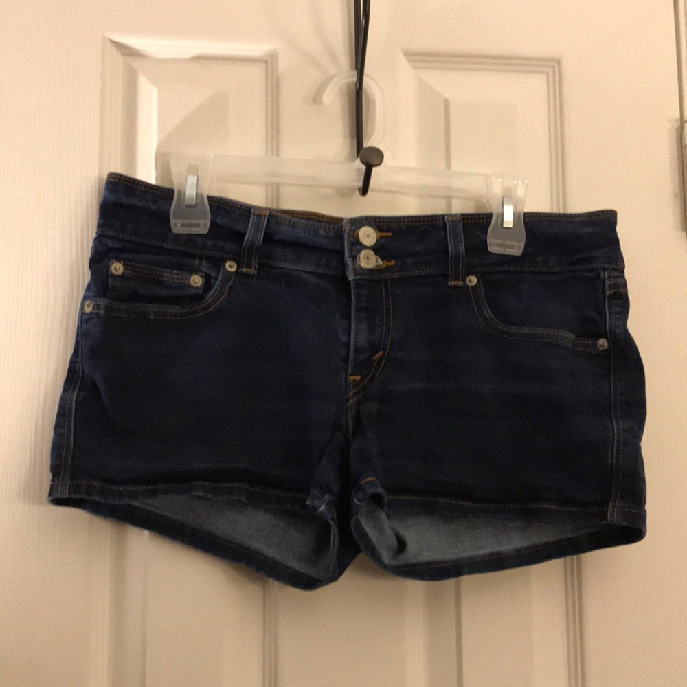 Levi’s booty shorts